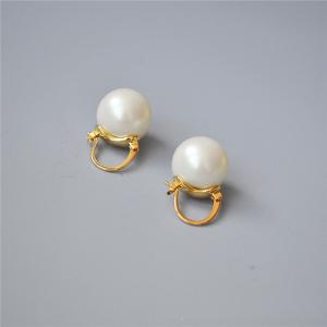 Brass huggie earrings with glass pearls gold plating